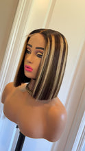 Load and play video in Gallery viewer, Highlight Middle Part Blunt Cut Bob Grab N Go Wig

